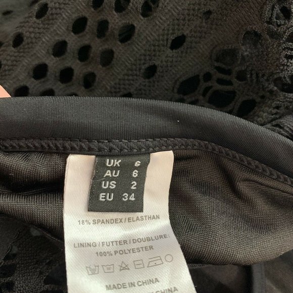 One Piece Swimsuit Size 2 Lightly Lined Black Lace Crochet Sweetheart Spaghetti - Picture 9 of 10